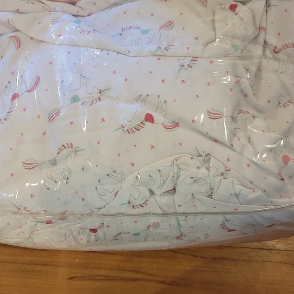 Bedding - Picture 3 of 3